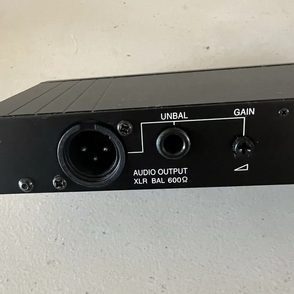 Sennheiser Microphone Diversity Receiver EM1-C Freeport Base Only. Excellent!